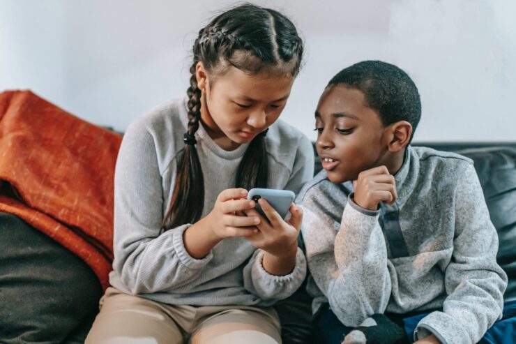 children on phone