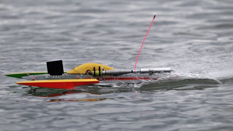 remote control submarine with torpedoes