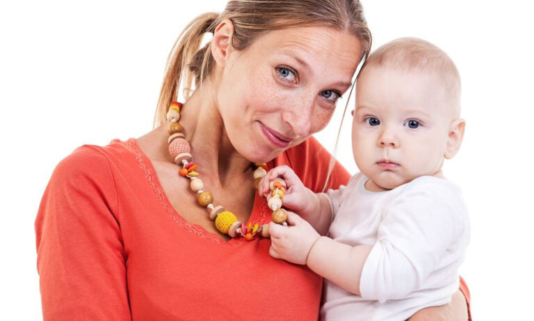 Best Teething Necklaces For Mom