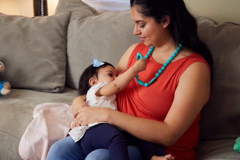 Best Nursing Necklaces for a Distracted Baby